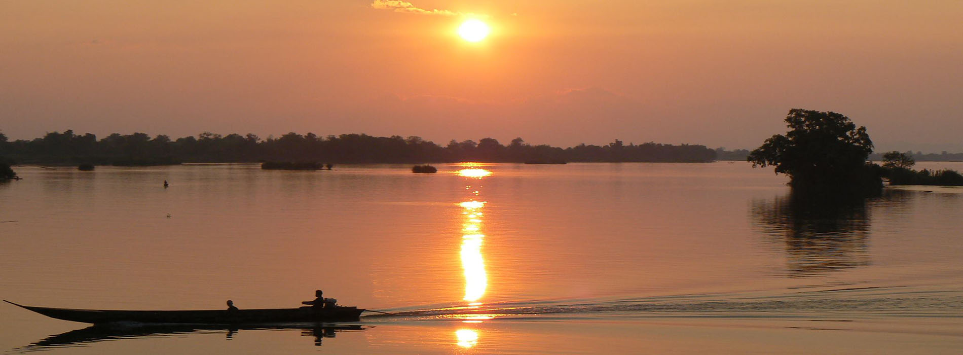 Pirogue sur le fleuve Mékong